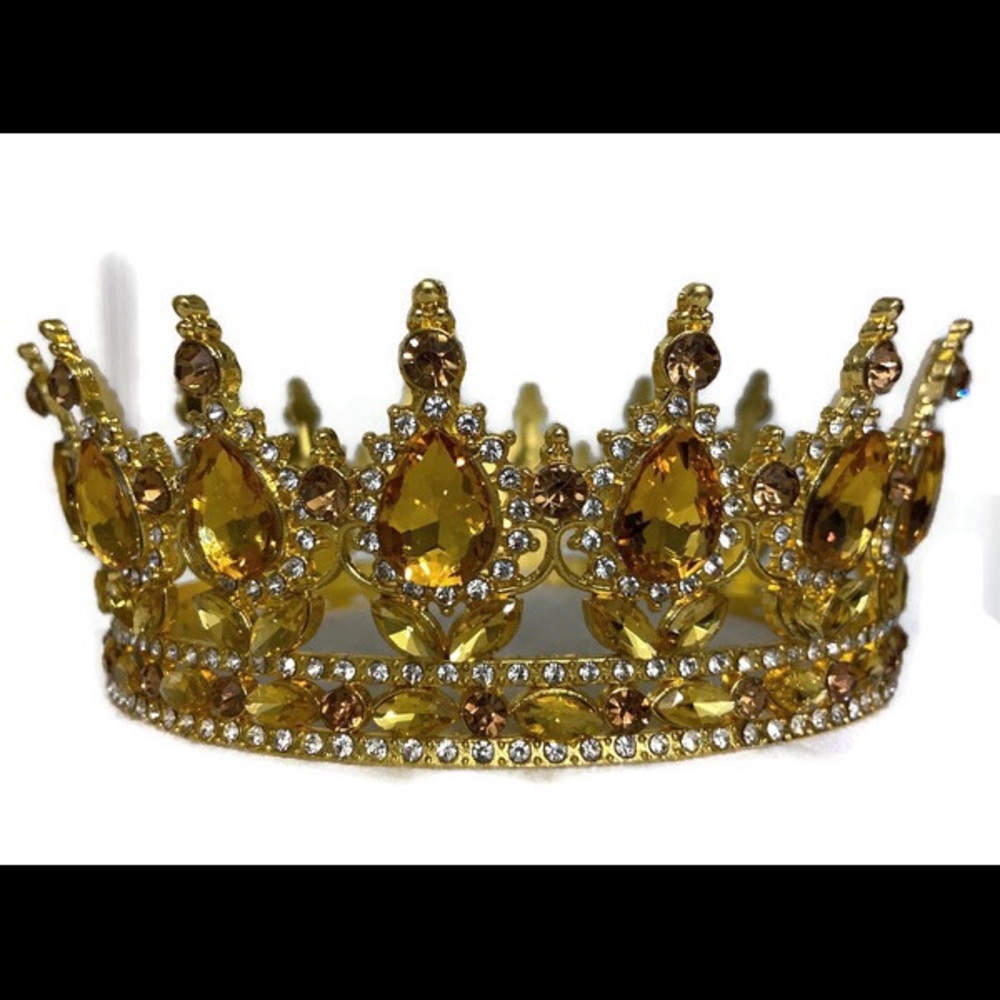 Beautiful crowns - Picture 2 of 5